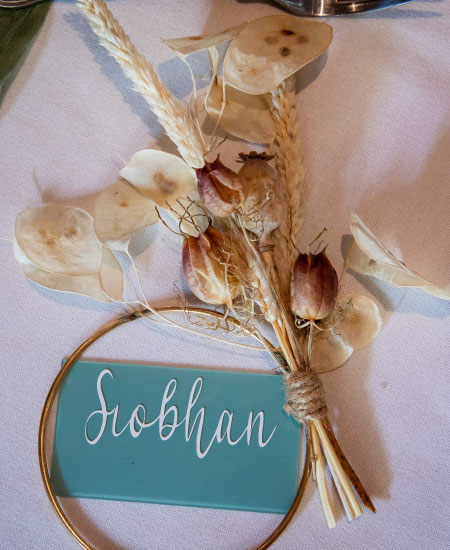 seating name and flowers bundle